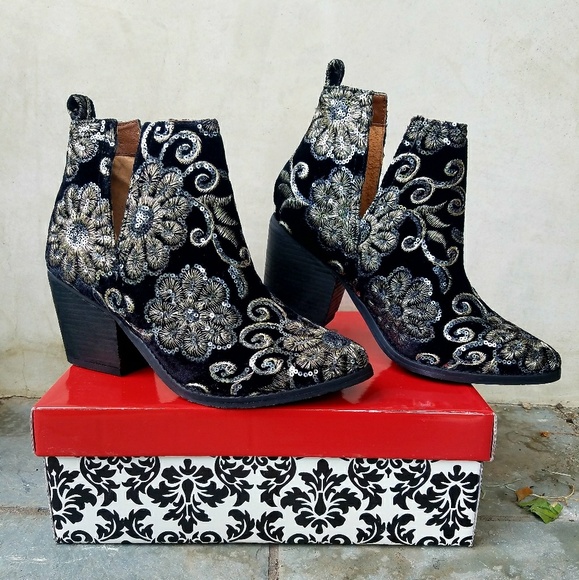 Fabulous Detailed Naughty Monkey Booties - Picture 5 of 7